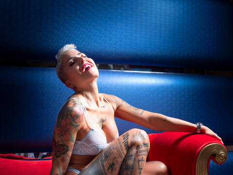 Niki_Strokes